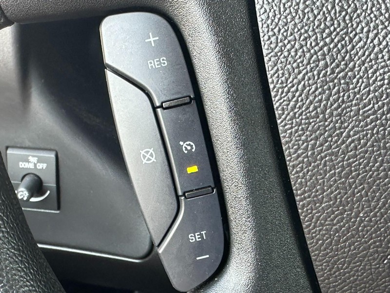 Chevrolet Express Cargo Van Vehicle Full-screen Gallery Image 17