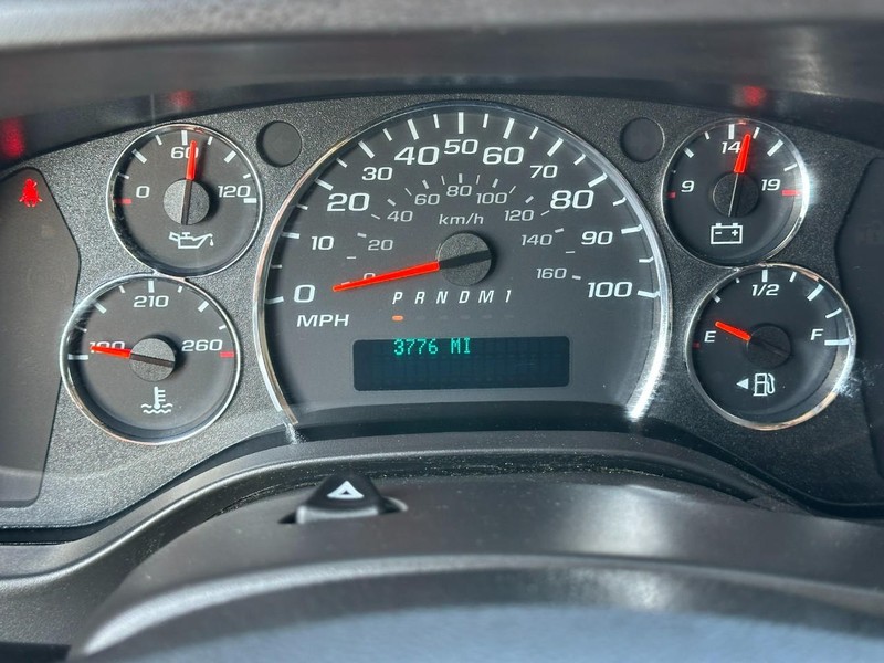 Chevrolet Express Cargo Van Vehicle Full-screen Gallery Image 18