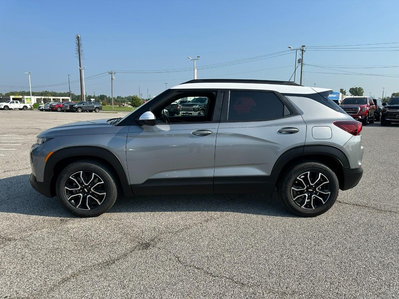 Chevrolet Trailblazer Vehicle Full-screen Gallery Image 2