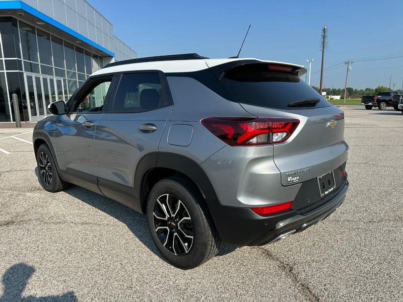 Chevrolet Trailblazer Vehicle Full-screen Gallery Image 3