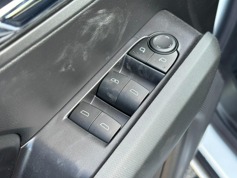 Chevrolet Colorado Vehicle Full-screen Gallery Image 9