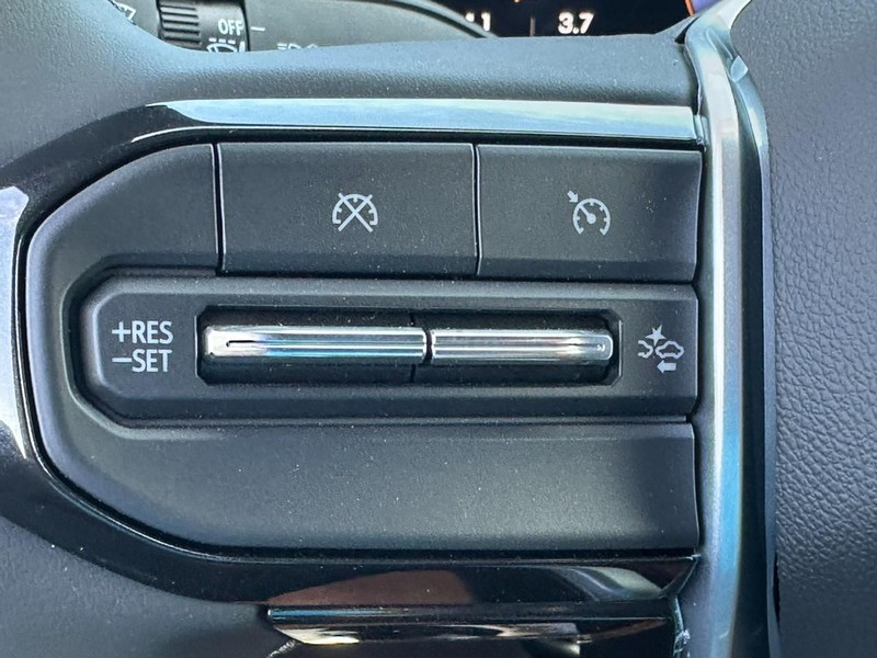 Chevrolet Colorado Vehicle Full-screen Gallery Image 11