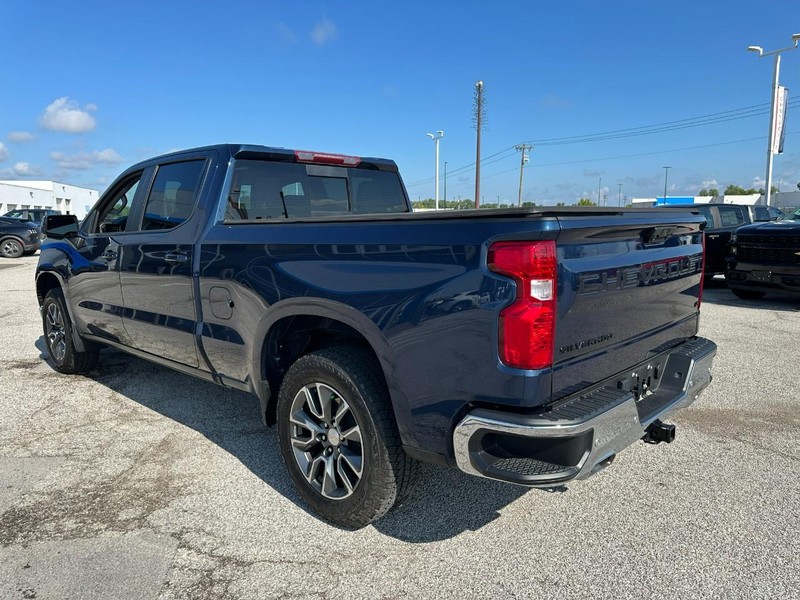 Chevrolet Silverado 1500 Vehicle Full-screen Gallery Image 3