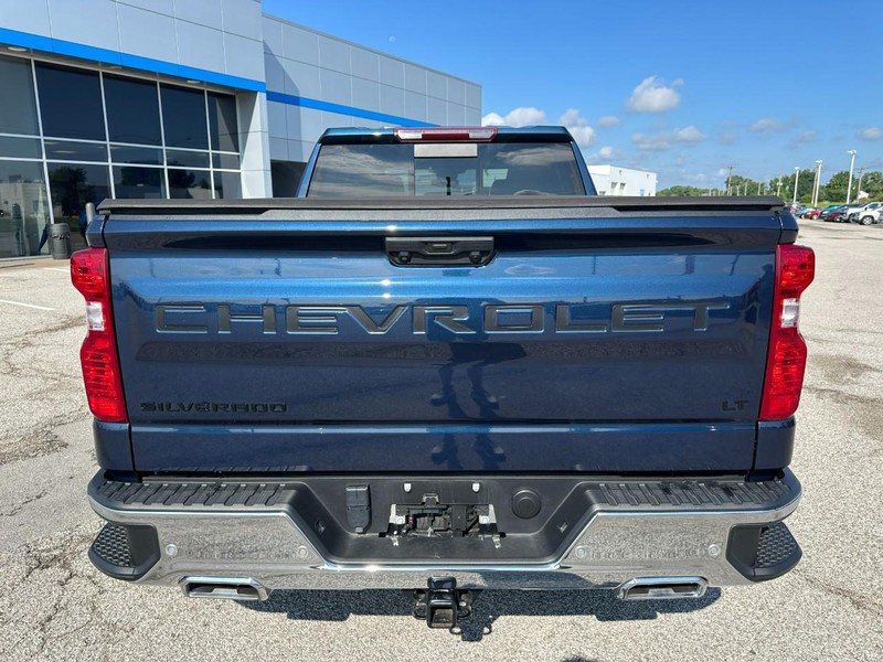 Chevrolet Silverado 1500 Vehicle Full-screen Gallery Image 4