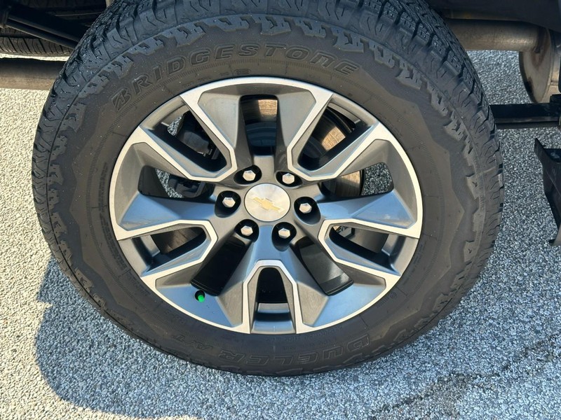 Chevrolet Silverado 1500 Vehicle Full-screen Gallery Image 7