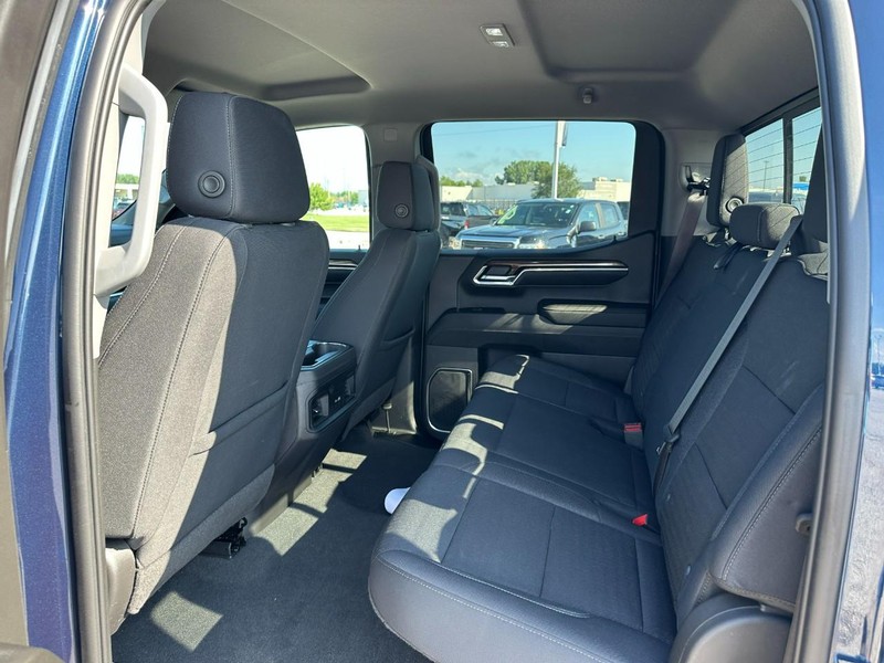 Chevrolet Silverado 1500 Vehicle Full-screen Gallery Image 10