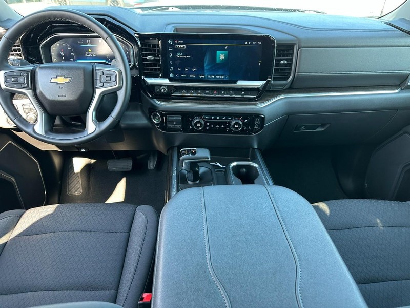 Chevrolet Silverado 1500 Vehicle Full-screen Gallery Image 11