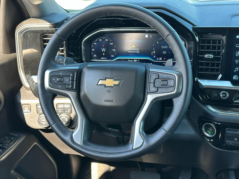 Chevrolet Silverado 1500 Vehicle Full-screen Gallery Image 12