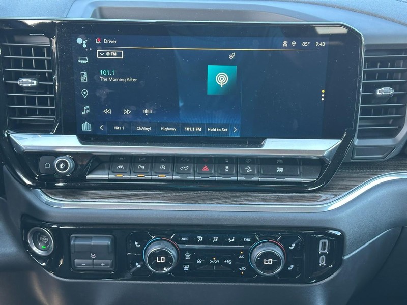 Chevrolet Silverado 1500 Vehicle Full-screen Gallery Image 13