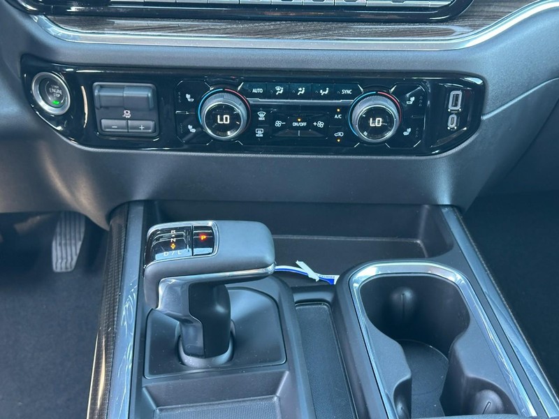 Chevrolet Silverado 1500 Vehicle Full-screen Gallery Image 14