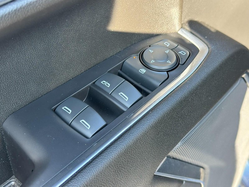 Chevrolet Silverado 1500 Vehicle Full-screen Gallery Image 16