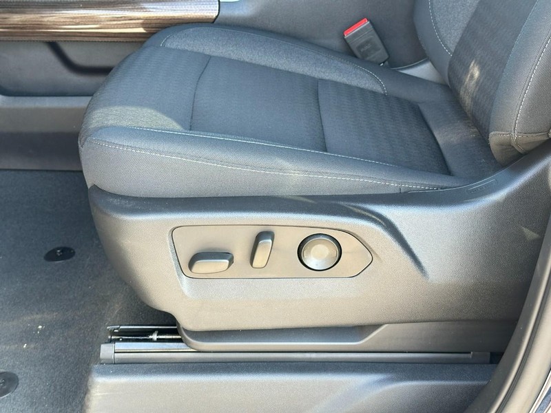 Chevrolet Silverado 1500 Vehicle Full-screen Gallery Image 17