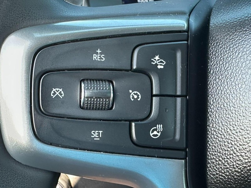 Chevrolet Silverado 1500 Vehicle Full-screen Gallery Image 18