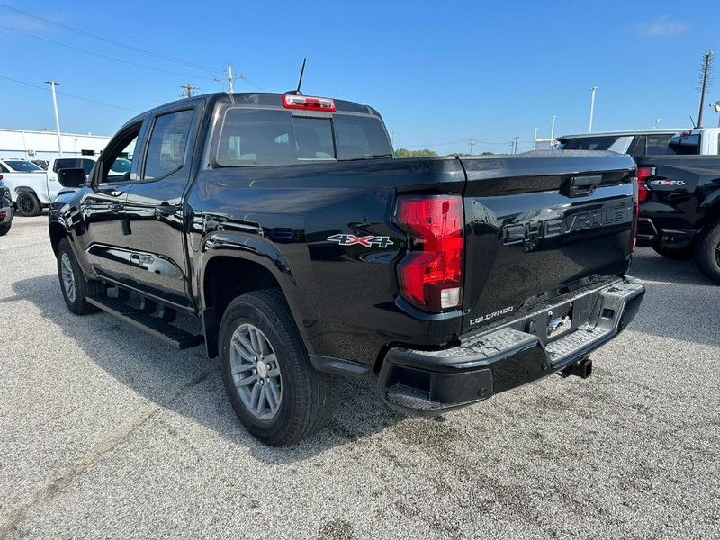 Chevrolet Colorado Vehicle Full-screen Gallery Image 3