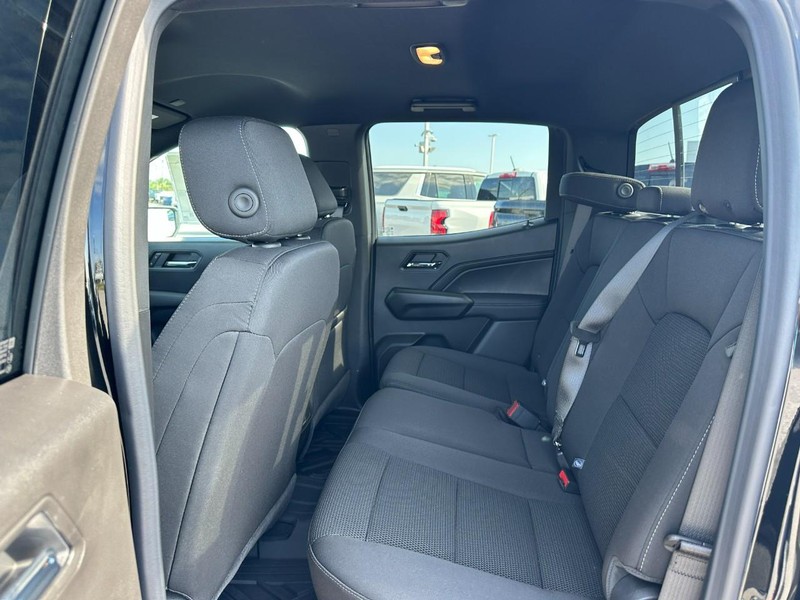 Chevrolet Colorado Vehicle Full-screen Gallery Image 4