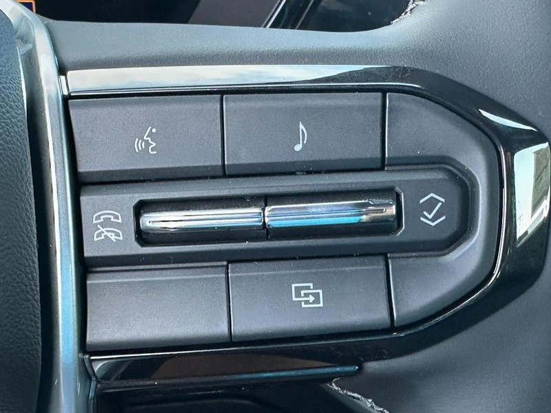 Chevrolet Colorado Vehicle Full-screen Gallery Image 11