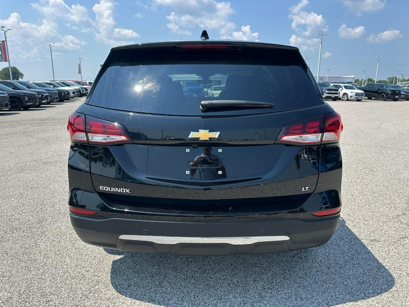 Chevrolet Equinox Vehicle Full-screen Gallery Image 4