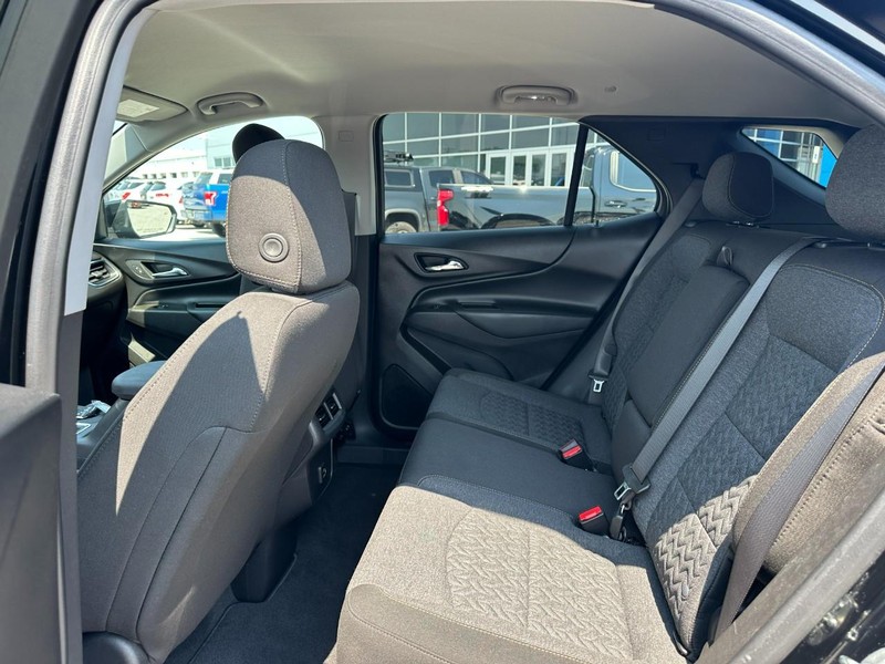 Chevrolet Equinox Vehicle Full-screen Gallery Image 10