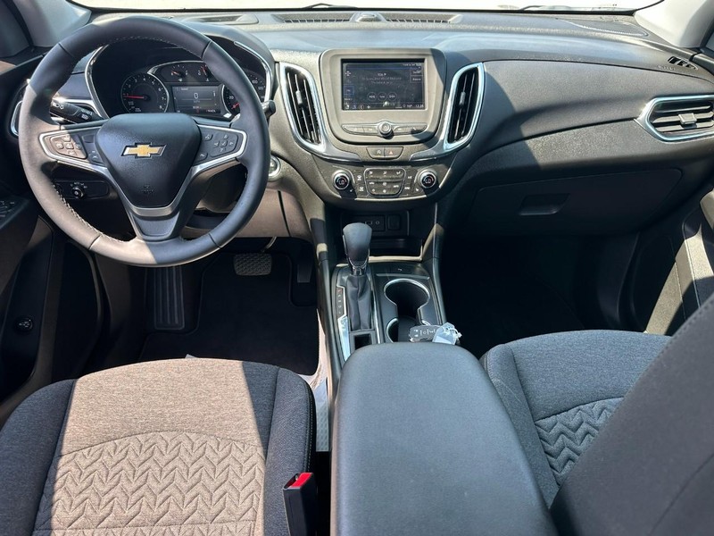 Chevrolet Equinox Vehicle Full-screen Gallery Image 11