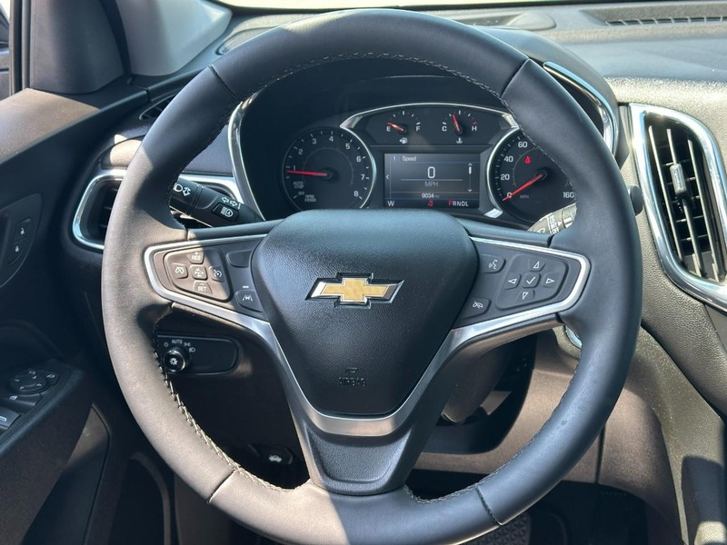 Chevrolet Equinox Vehicle Full-screen Gallery Image 12