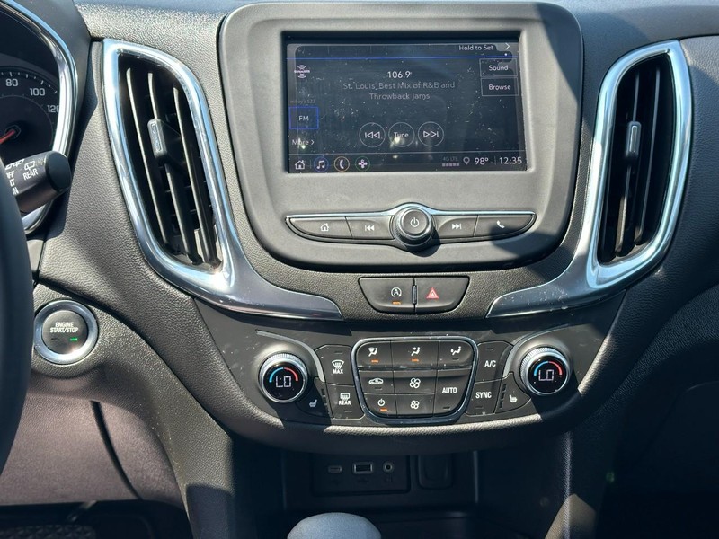 Chevrolet Equinox Vehicle Full-screen Gallery Image 13