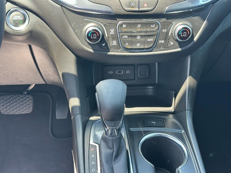 Chevrolet Equinox Vehicle Full-screen Gallery Image 14