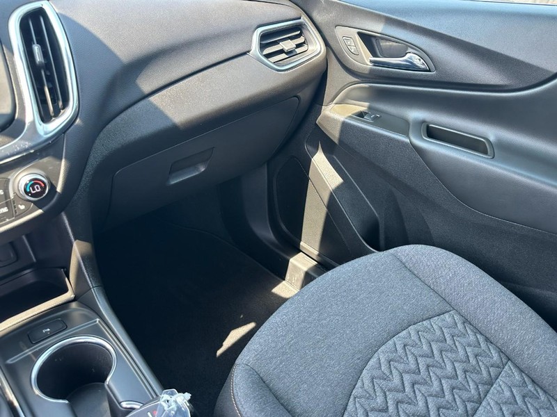 Chevrolet Equinox Vehicle Full-screen Gallery Image 15