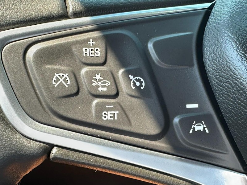 Chevrolet Equinox Vehicle Full-screen Gallery Image 18