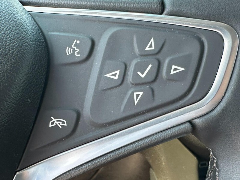 Chevrolet Equinox Vehicle Full-screen Gallery Image 19