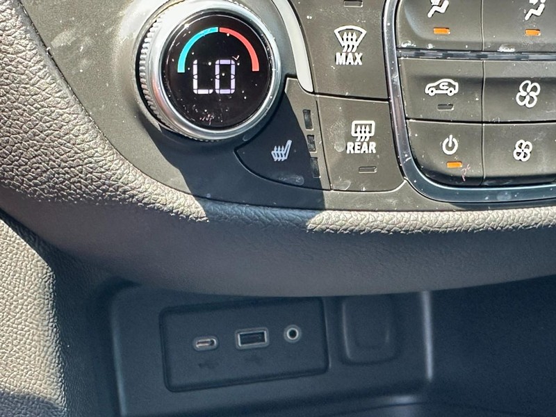 Chevrolet Equinox Vehicle Full-screen Gallery Image 21