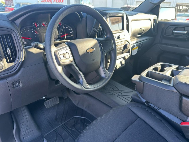 Chevrolet Silverado 1500 Vehicle Full-screen Gallery Image 5