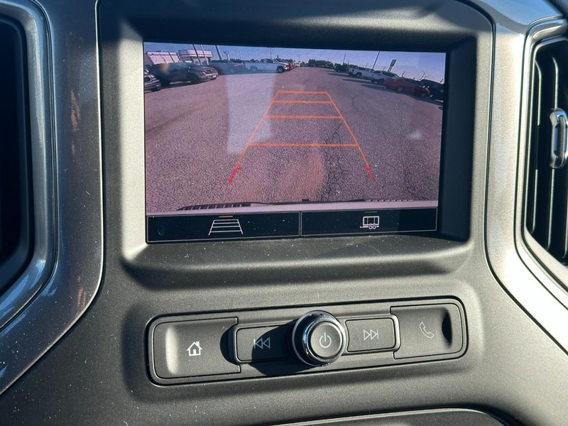 Chevrolet Silverado 1500 Vehicle Full-screen Gallery Image 12