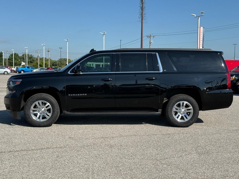Chevrolet Suburban Vehicle Full-screen Gallery Image 2
