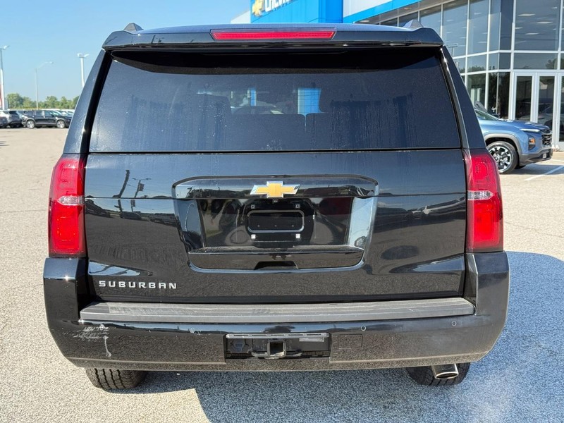 Chevrolet Suburban Vehicle Full-screen Gallery Image 4