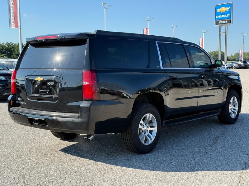 Chevrolet Suburban Vehicle Full-screen Gallery Image 5