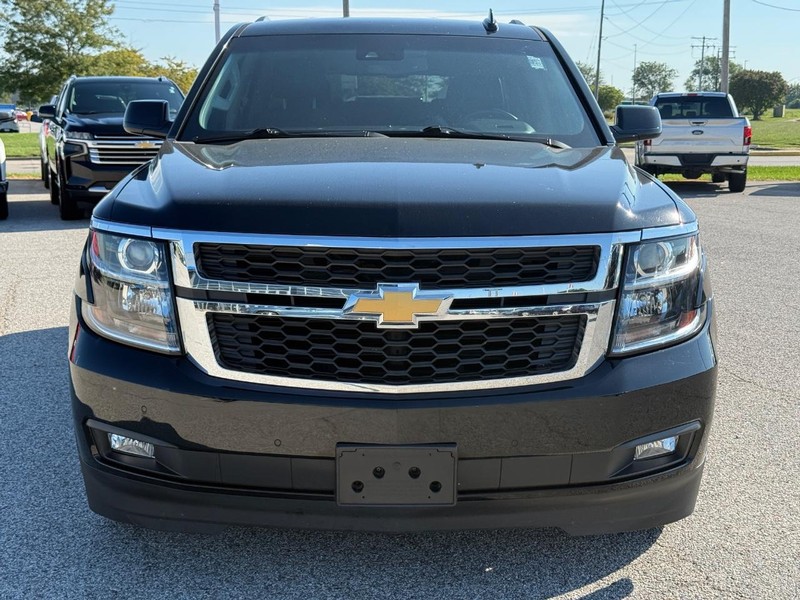 Chevrolet Suburban Vehicle Full-screen Gallery Image 9