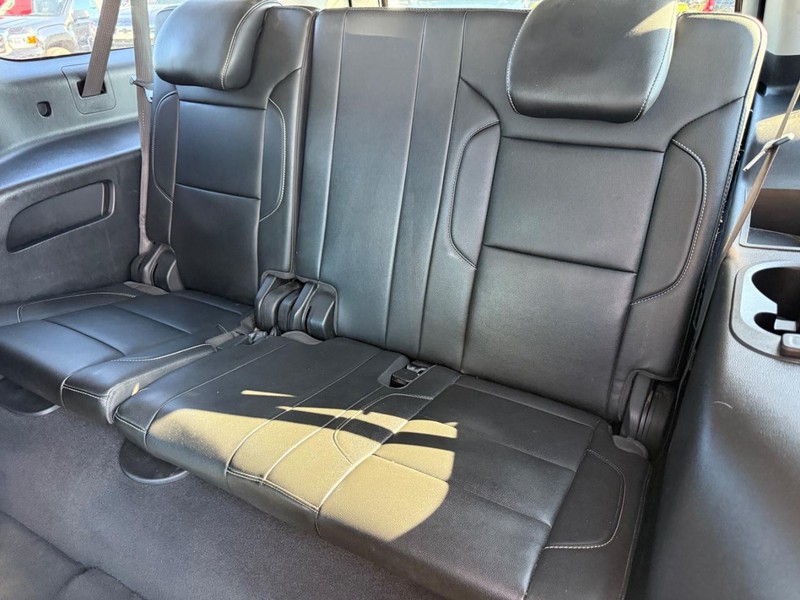 Chevrolet Suburban Vehicle Full-screen Gallery Image 10