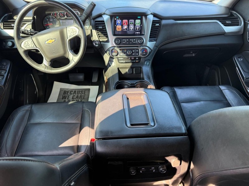 Chevrolet Suburban Vehicle Full-screen Gallery Image 13