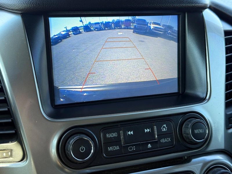 Chevrolet Suburban Vehicle Full-screen Gallery Image 19