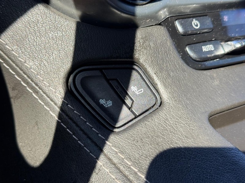 Chevrolet Suburban Vehicle Full-screen Gallery Image 21