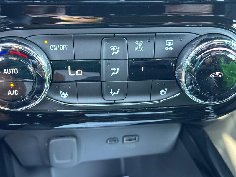 Chevrolet Trax Vehicle Full-screen Gallery Image 12