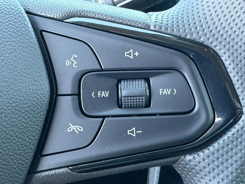 Chevrolet Trax Vehicle Full-screen Gallery Image 11