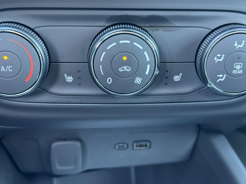 Chevrolet Trax Vehicle Full-screen Gallery Image 13