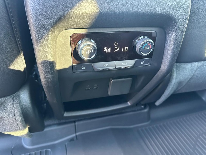 Chevrolet Traverse Vehicle Full-screen Gallery Image 6