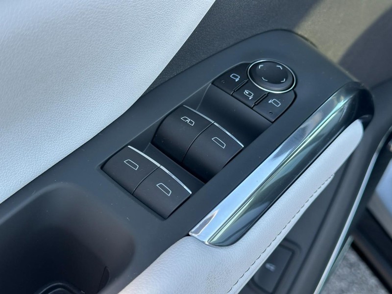 Chevrolet Traverse Vehicle Full-screen Gallery Image 12