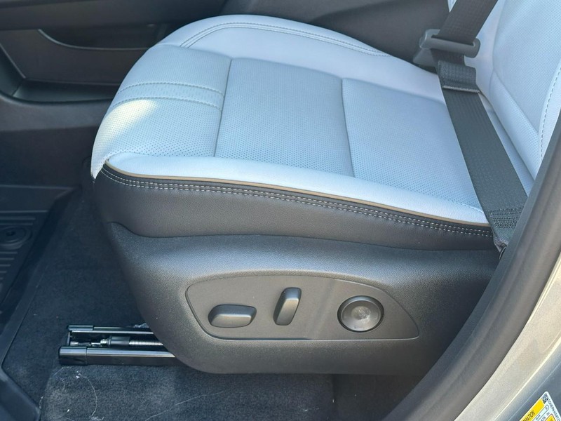 Chevrolet Traverse Vehicle Full-screen Gallery Image 14