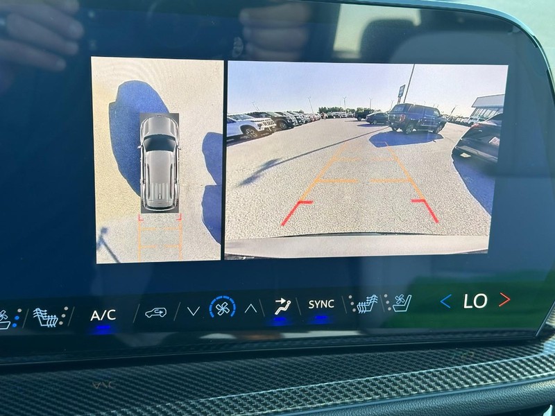 Chevrolet Traverse Vehicle Full-screen Gallery Image 17