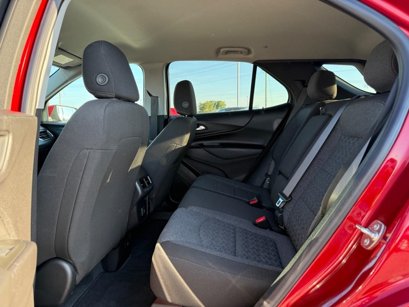 Chevrolet Equinox Vehicle Full-screen Gallery Image 10