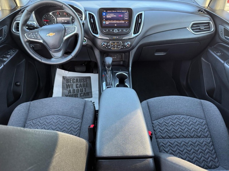 Chevrolet Equinox Vehicle Full-screen Gallery Image 11