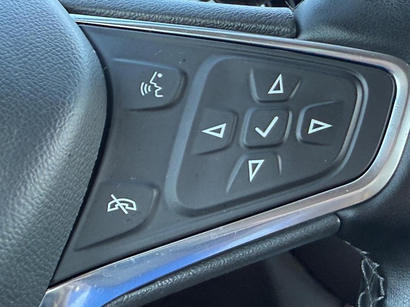 Chevrolet Equinox Vehicle Full-screen Gallery Image 14